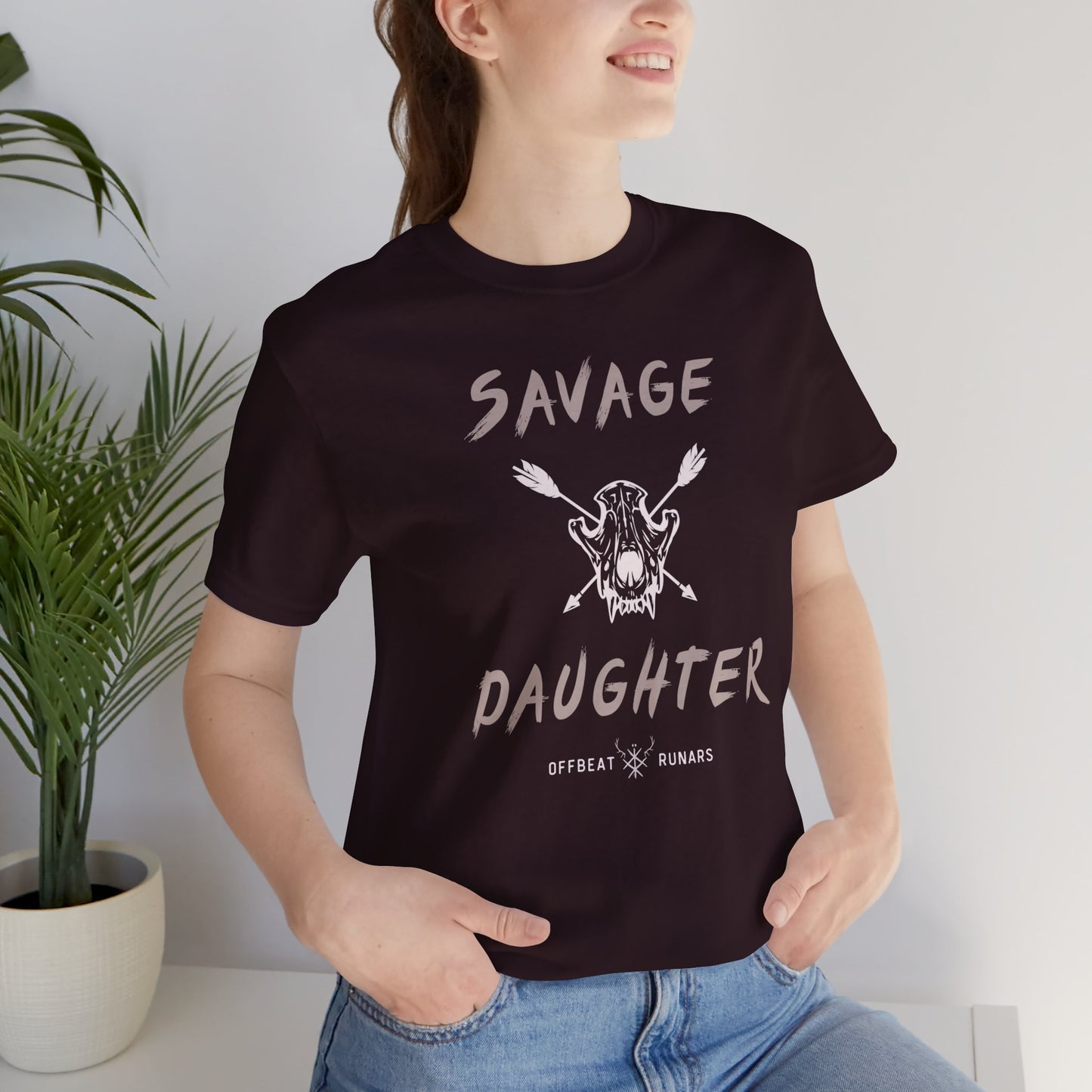 Savage Daughter ᚾ THE OFFBEAT RUNARS CO. T-shirt à manches courtes en jersey