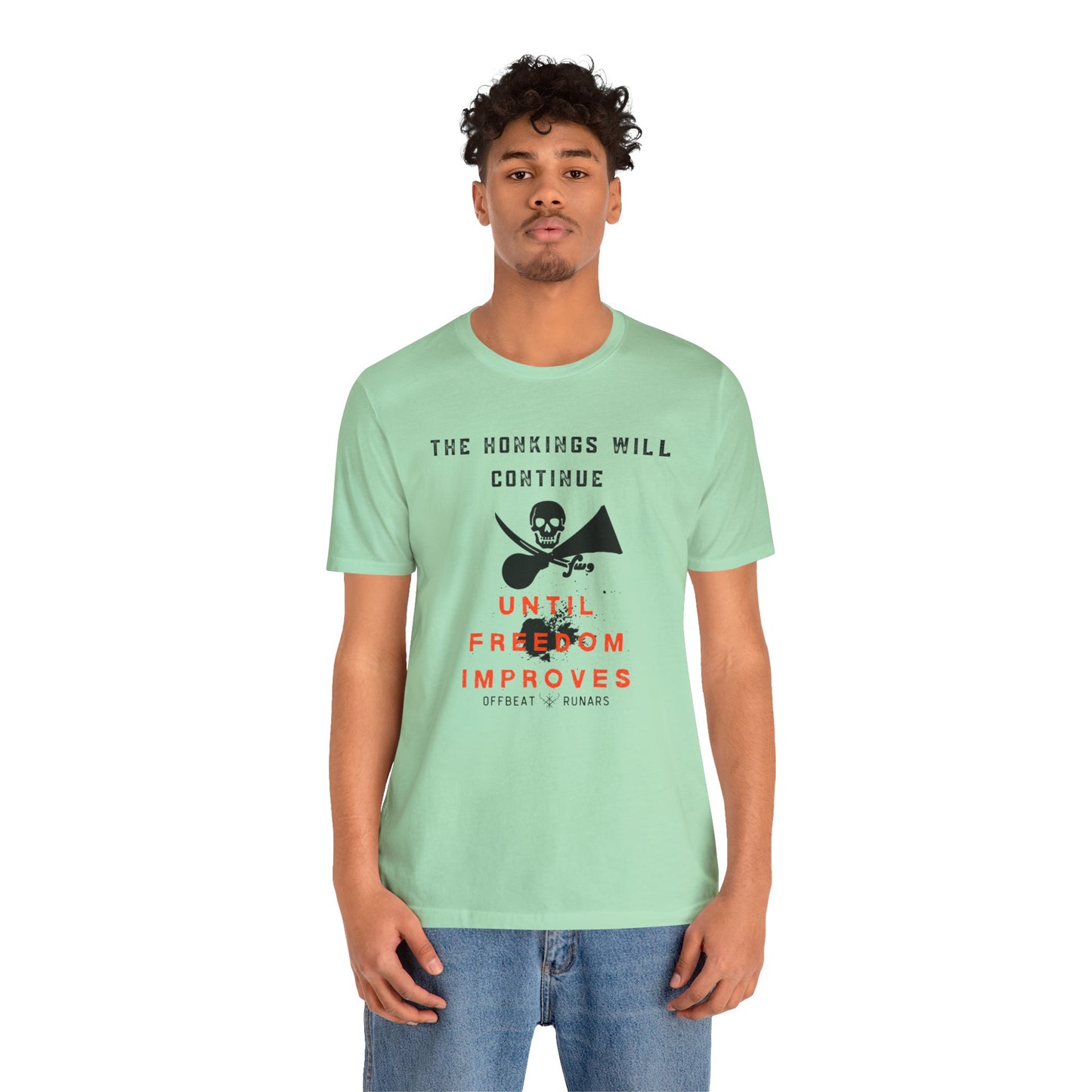 Los bocinazos continuarán hasta que la libertad mejore ᚾ THE OFFBEAT RUNARS CO. Camiseta de manga corta unisex Jersey