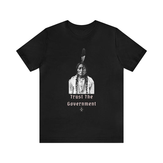 Sitting Bull says to trust the government ᚾ THE OFFBEAT RUNARS CO. Jersey Short Sleeve Tee