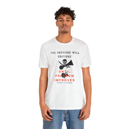 Los bocinazos continuarán hasta que la libertad mejore ᚾ THE OFFBEAT RUNARS CO. Camiseta de manga corta unisex Jersey