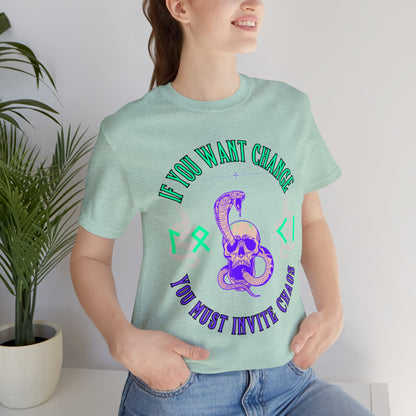 Si quieres un cambio, debes invitar al caos Purple Mint ᚾ THE OFFBEAT RUNARS CO. Camiseta de manga corta unisex Jersey