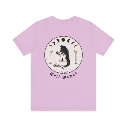 Wolf Woman Back Pale Shades ᚾ Bruja salvaje poco convencional ᚾ THE OFFBEAT RUNARS CO. ᚾ Camiseta de manga corta Unisex Jersey