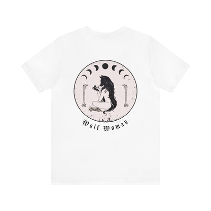 Wolf Woman Back Pale Shades ᚾ Bruja salvaje poco convencional ᚾ THE OFFBEAT RUNARS CO. ᚾ Camiseta de manga corta Unisex Jersey