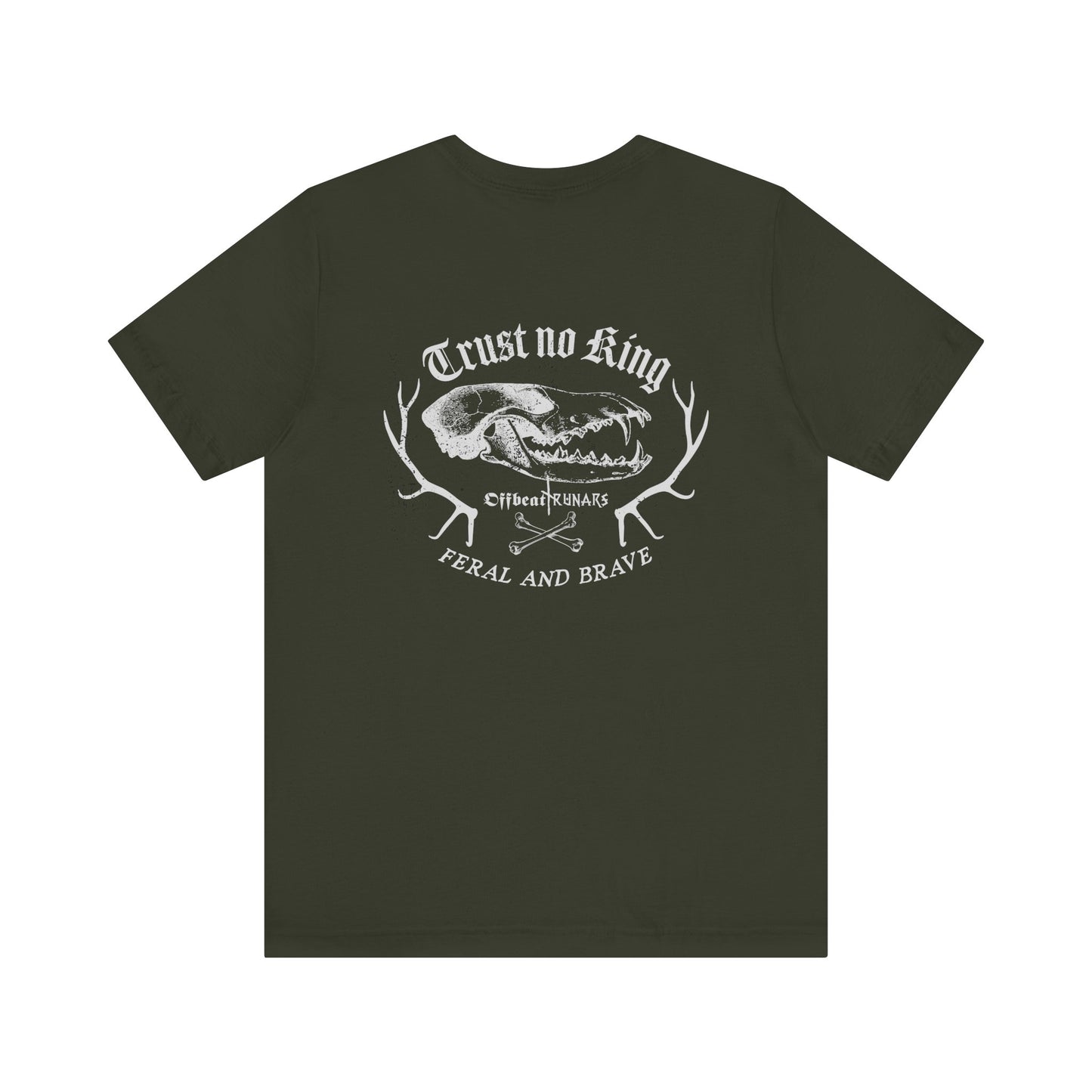 Salvaje y valiente con calavera ᚾ THE OFFBEAT RUNARS CO. Camiseta de manga corta Unisex Jersey