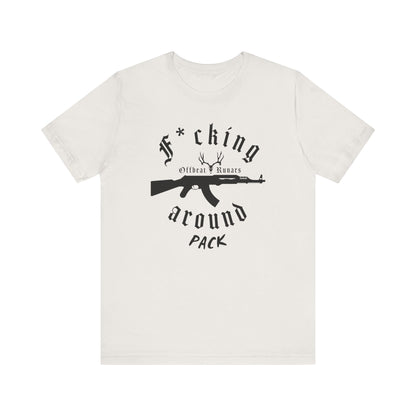 F*cking around pack ᚾ THE OFFBEAT RUNARS CO. Tee-shirt à manches courtes en jersey unisexe