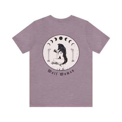 Wolf Woman Back Pale Shades ᚾ Bruja salvaje poco convencional ᚾ THE OFFBEAT RUNARS CO. ᚾ Camiseta de manga corta Unisex Jersey