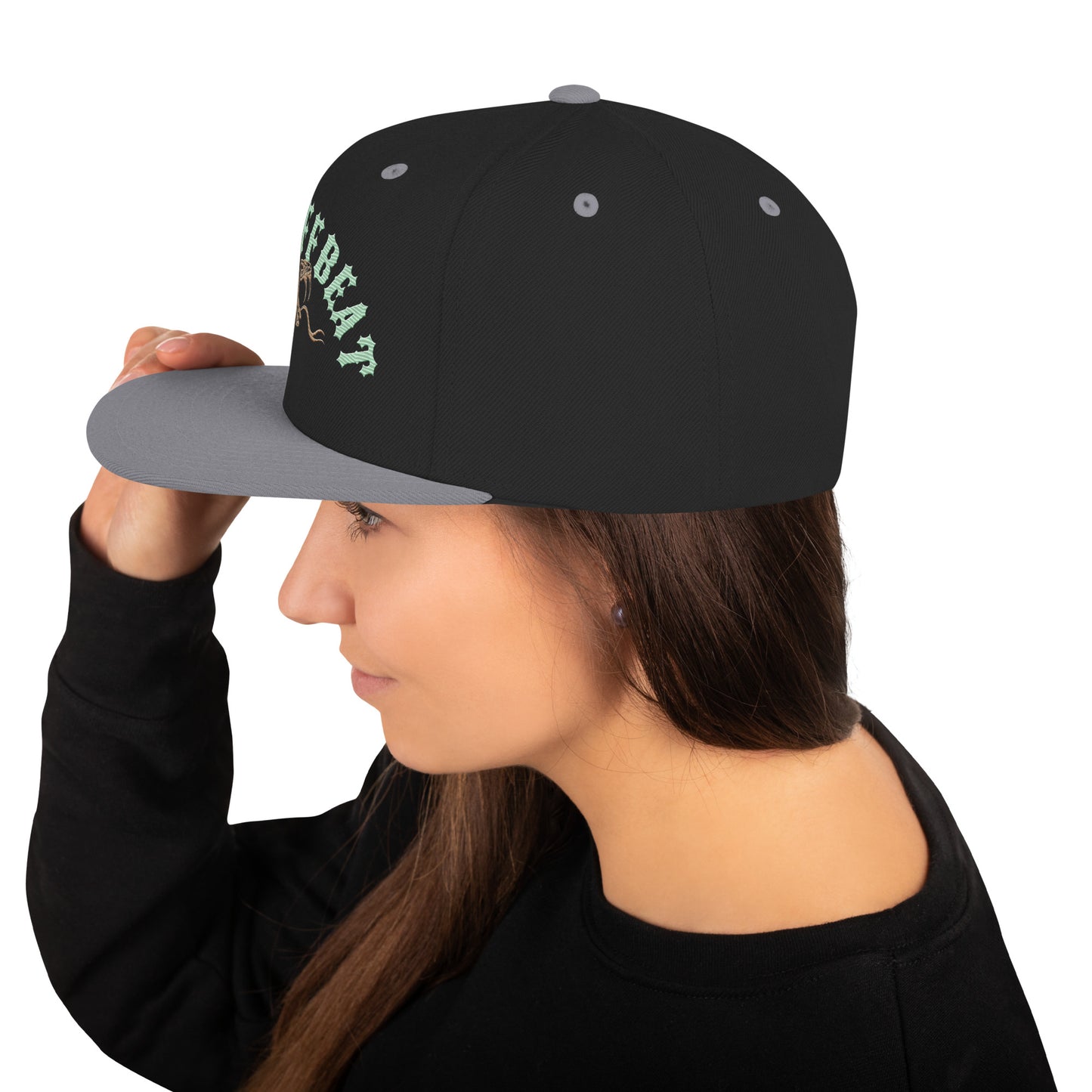 Chapeau Snapback né décalé