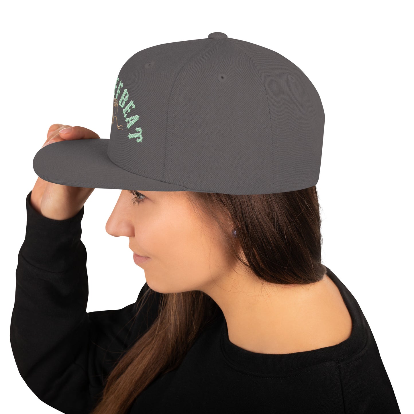 Chapeau Snapback né décalé