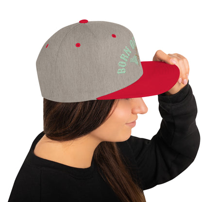 Chapeau Snapback né décalé